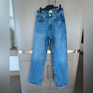 ZARA flared jeans super flattering and in great condition!!